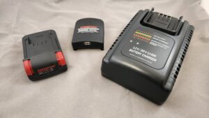 5550-4-20v USB Power Source w/Battery and Charger